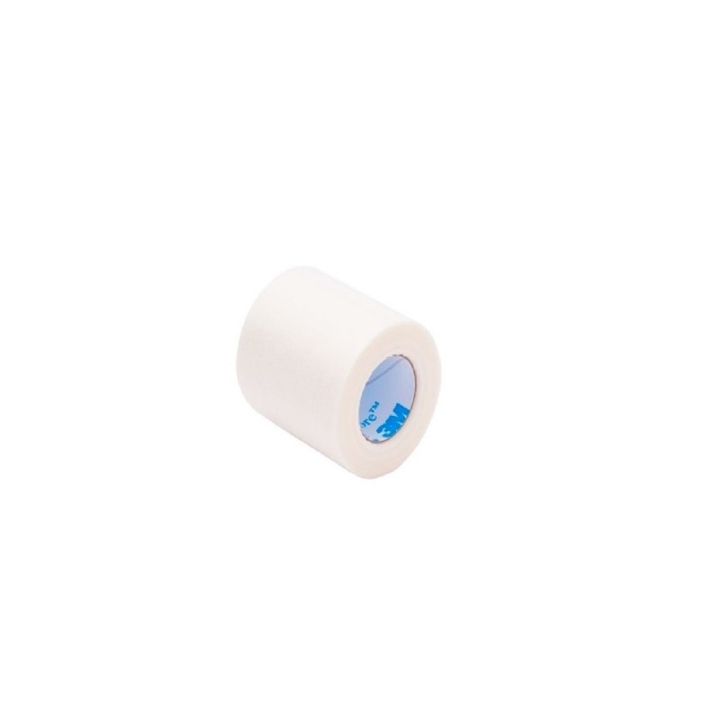 Cinta microporosa de 3¨ Micropore™ color blanco. Medida: 7.5cm x 9.14m Caja con 4 piezas